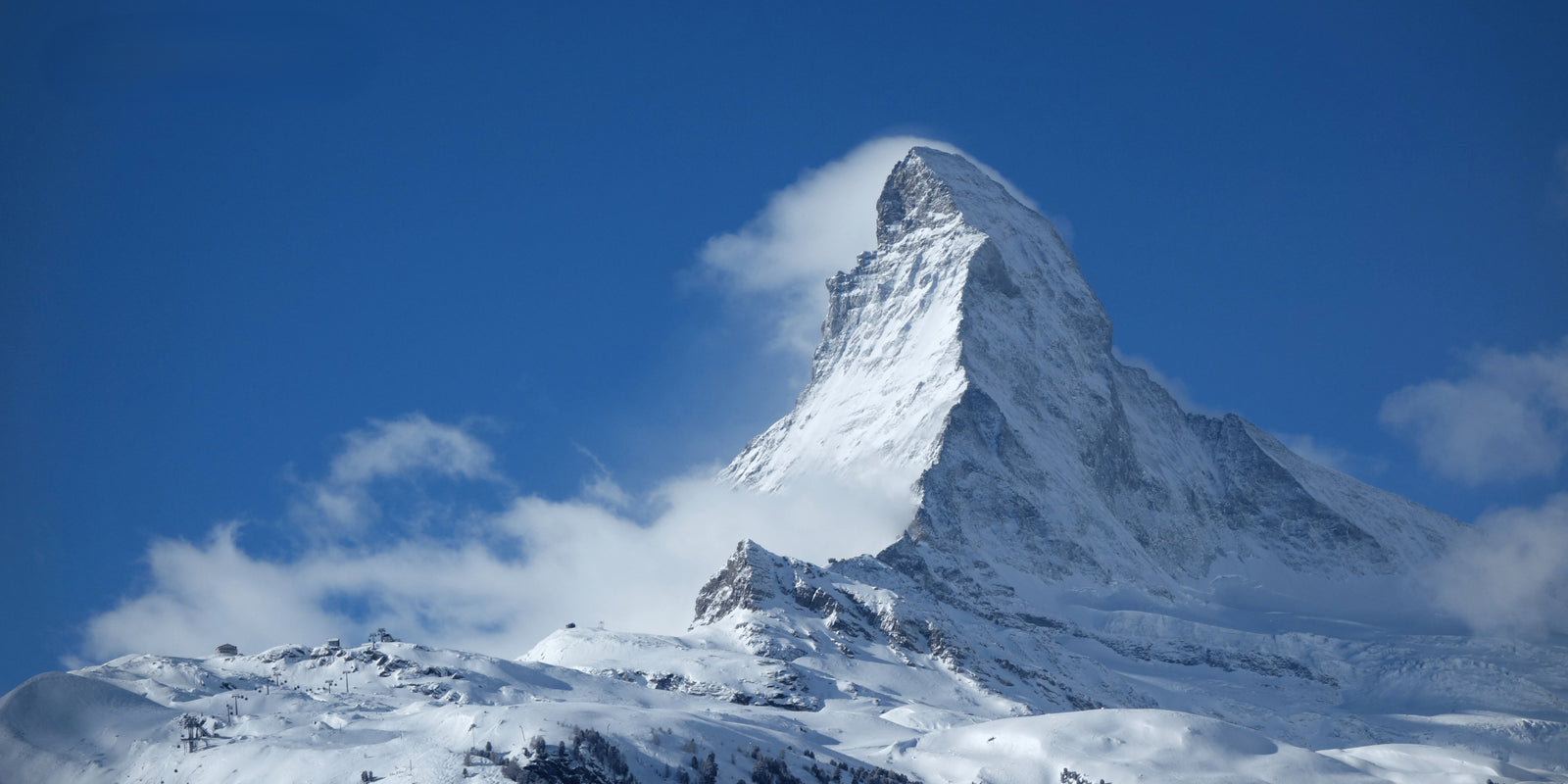 Swiss CHLZ Matterhorn mountain hero with premium nicotine pouches
